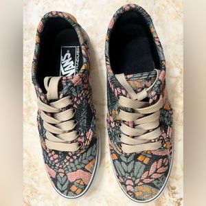Van’s tapestry boat shoes/sneakers